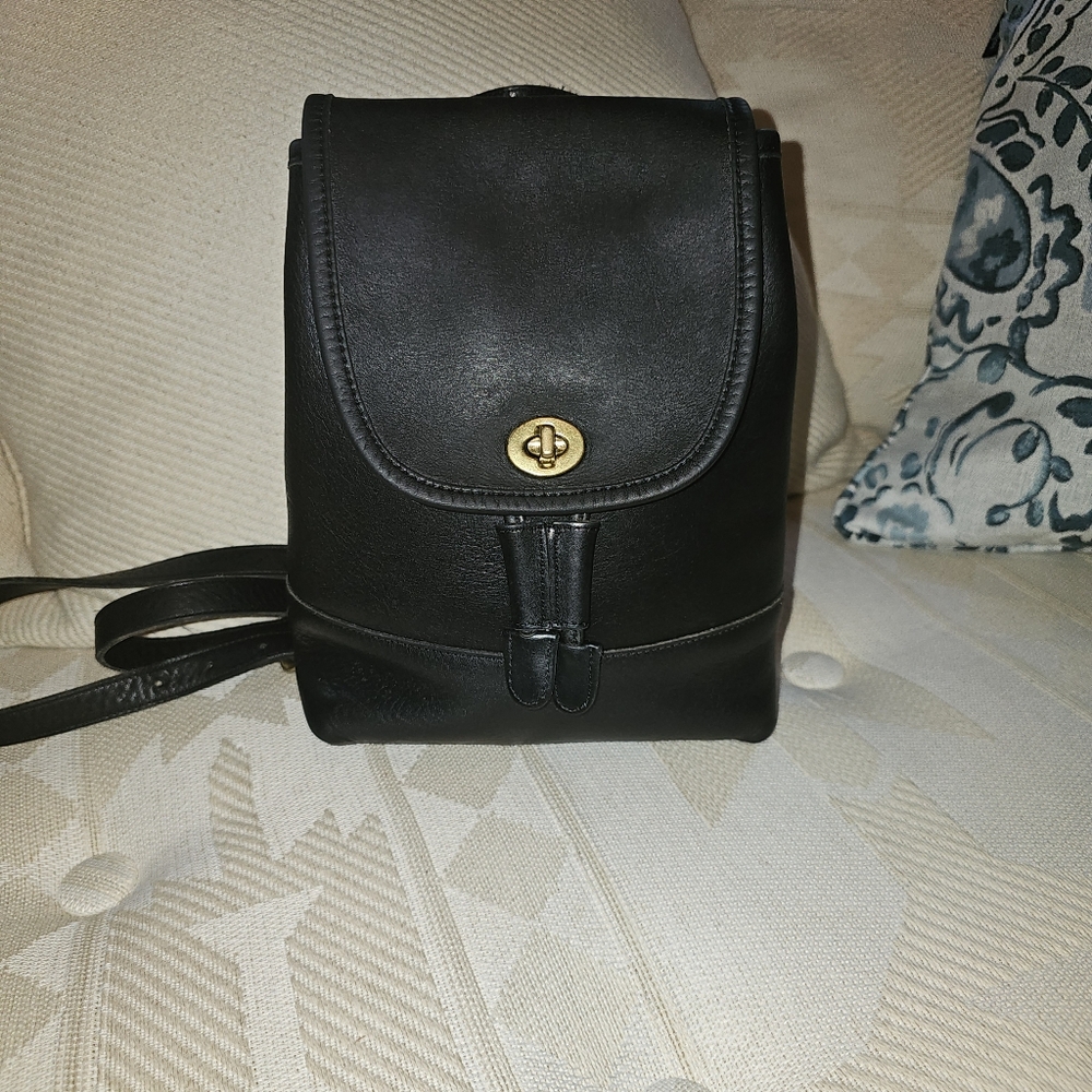 Vintage Black Leather Backpack with Flap Closure